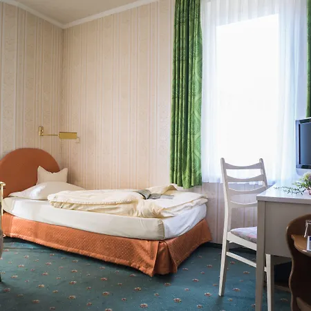 Baerenturm Hotelpension 招待所 科堡